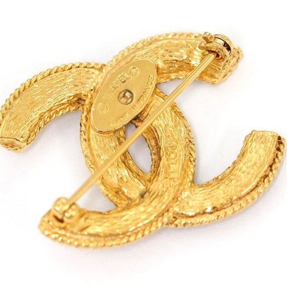 CHANEL CC Logo Vintage Brooch Gold Tone Pin Auth w/Box q1141-2 - Picture 3 of 15